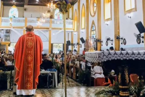 Celebração católica na igreja matriz de Arari. Foto: Instagram de Hélio Barbosa Dias @heliobdias